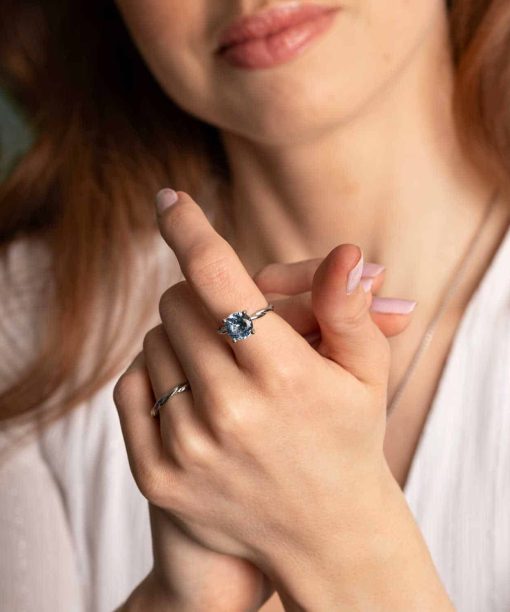 Ring i gull med syntetisk aqua - Bilde 2