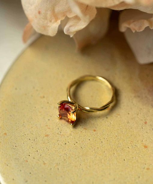 Ring i gull med syntetisk padparascha - Bilde 4