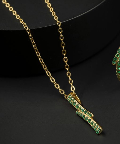 Alternative view of Halssmykke i 925 sølv med grønne steiner, 20 mm