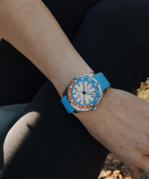 Alternative view of Certina DS-X GMT 41mm - C047.452.17.011.00