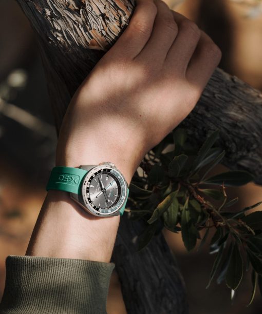 Alternative view of Certina DS-X GMT 41mm - C047.452.17.081.00