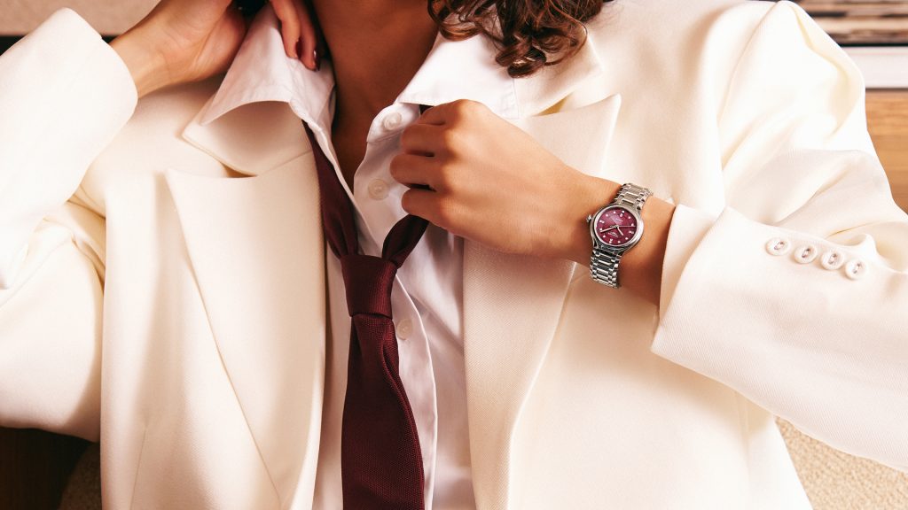 Longines med rød skive på arm